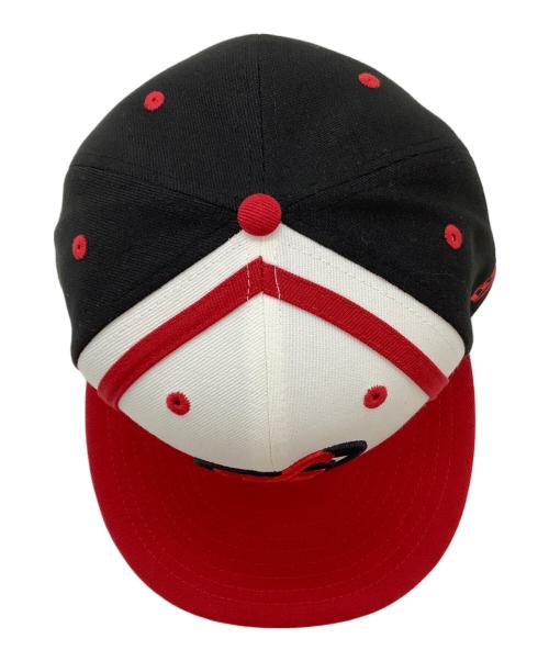 New Era（ニューエラ）New Era (ニューエラ) キャップ レッド×ホワイト×ブラック サイズ:57.7cmの古着・服飾アイテム