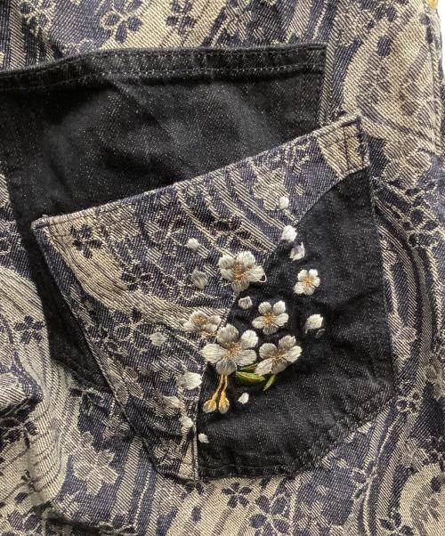絡繰魂（カラクリダマシイ）絡繰魂 (カラクリダマシイ) 桜刺繍デニムパンツ ネイビー サイズ:W30　76cmの古着・服飾アイテム