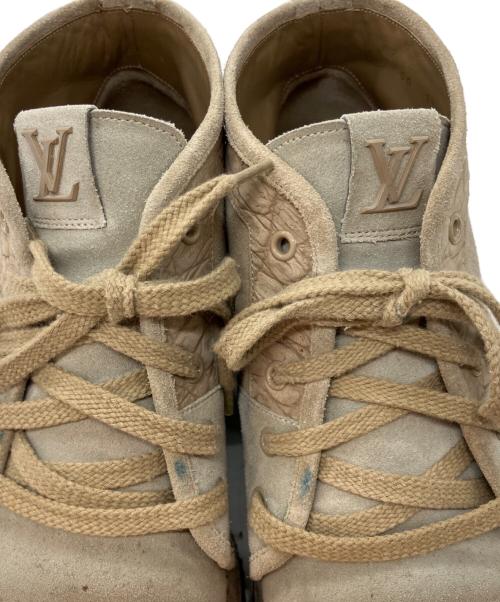 LOUIS VUITTON（ルイ ヴィトン）LOUIS VUITTON (ルイ ヴィトン) チャッカブーツ ベージュ サイズ:SIZE 9の古着・服飾アイテム