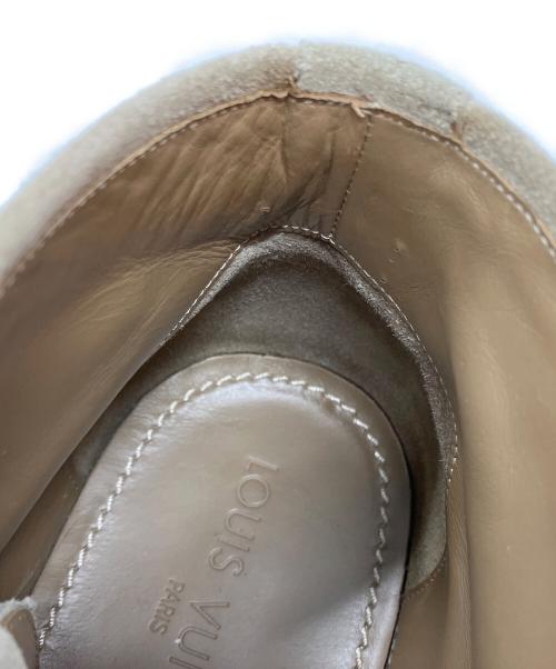 LOUIS VUITTON（ルイ ヴィトン）LOUIS VUITTON (ルイ ヴィトン) チャッカブーツ ベージュ サイズ:SIZE 9の古着・服飾アイテム