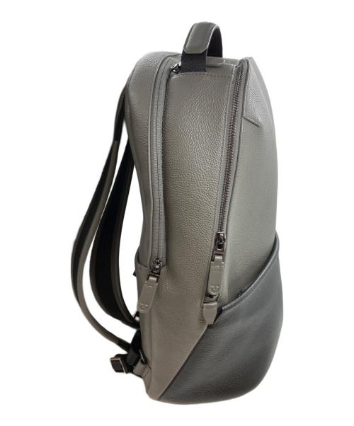 COLE HAAN（コールハーン）COLE HAAN (コールハーン) レザーリュック グレー×ブラックの古着・服飾アイテム