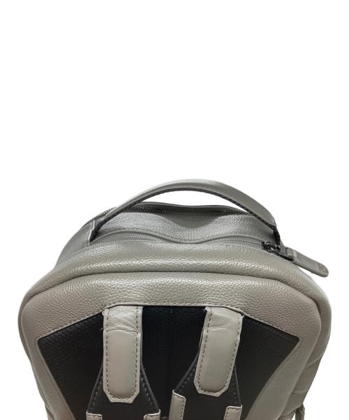COLE HAAN（コールハーン）COLE HAAN (コールハーン) レザーリュック グレー×ブラックの古着・服飾アイテム