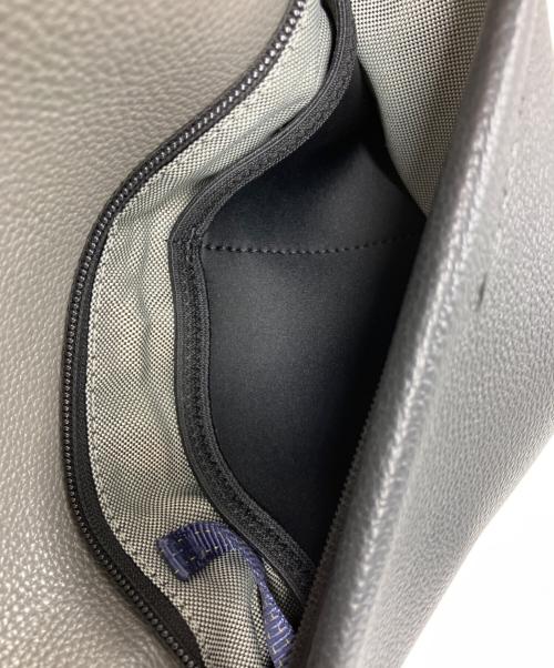 COLE HAAN（コールハーン）COLE HAAN (コールハーン) レザーリュック グレー×ブラックの古着・服飾アイテム