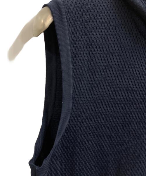 EMPORIO ARMANI（エンポリオ アルマーニ）EMPORIO ARMANI (エンポリオ アルマーニ) フーデットベスト ネイビー サイズ:ｻｲｽﾞ　50の古着・服飾アイテム