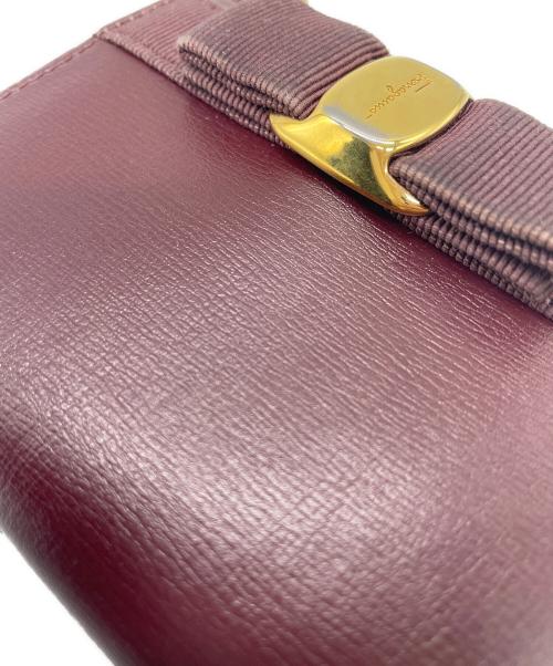 Salvatore Ferragamo（サルヴァトーレ フェラガモ）Salvatore Ferragamo (サルヴァトーレ フェラガモ) 2つ折り財布 ボルドーの古着・服飾アイテム