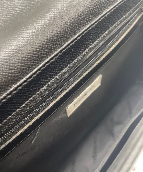 Yves Saint Laurent（イヴサンローラン）Yves Saint Laurent (イヴサンローラン) 型押しクラッチバッグ ブラックの古着・服飾アイテム