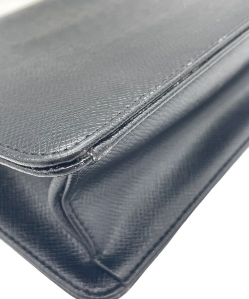 Yves Saint Laurent（イヴサンローラン）Yves Saint Laurent (イヴサンローラン) 型押しクラッチバッグ ブラックの古着・服飾アイテム