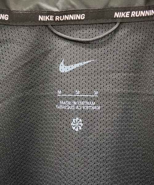 NIKE（ナイキ）NIKE (ナイキ) スウッシュ HBR ファスト フルジップウインド ジャケット ブラック サイズ:Mの古着・服飾アイテム