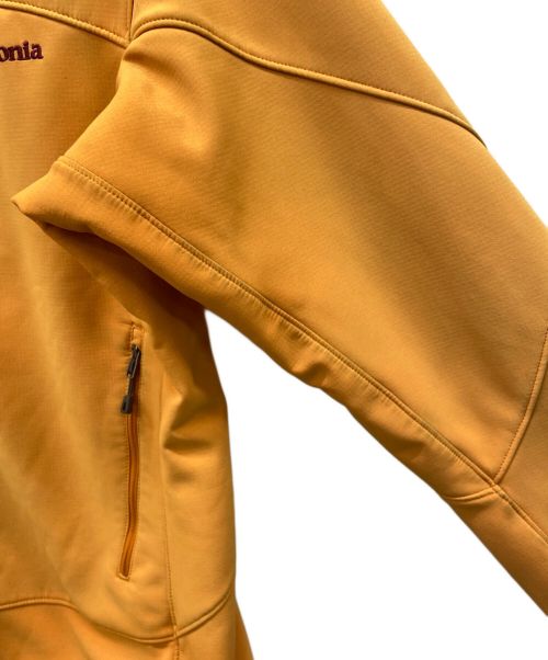 Patagonia（パタゴニア）Patagonia (パタゴニア) ジップアップジャケット イエロー×ボルドー サイズ:Mの古着・服飾アイテム