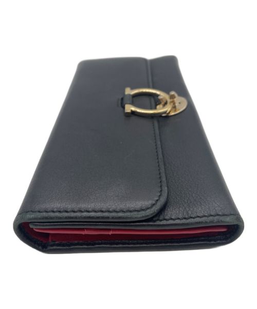 Salvatore Ferragamo（サルヴァトーレ フェラガモ）Salvatore Ferragamo (サルヴァトーレ フェラガモ) 長財布 ブラック×レッドの古着・服飾アイテム