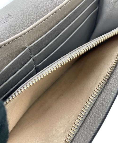 Chloe（クロエ）Chloe (クロエ) alphabetフラップ付ウォレット グレー×ゴールドの古着・服飾アイテム