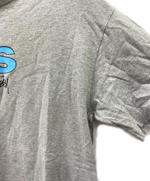 stussy（ステューシー）stussy (ステューシー) ショーンロゴカットソー グレー×ブルー サイズ:Mの古着・服飾アイテム
