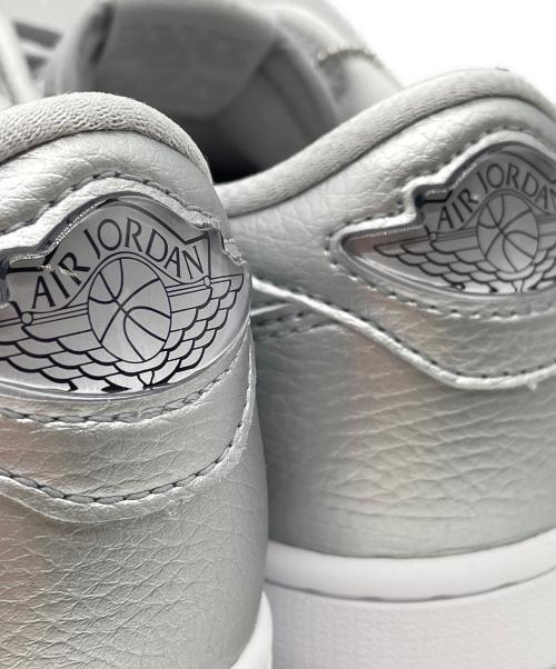 NIKE（ナイキ）NIKE (ナイキ) ローカットスニーカー グレー×シルバー サイズ:27.5cmの古着・服飾アイテム