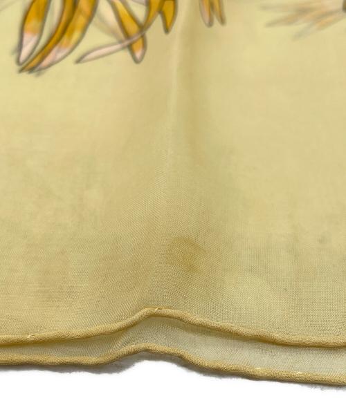 HERMES（エルメス）HERMES (エルメス) 大判シルクスカーフ イエローの古着・服飾アイテム