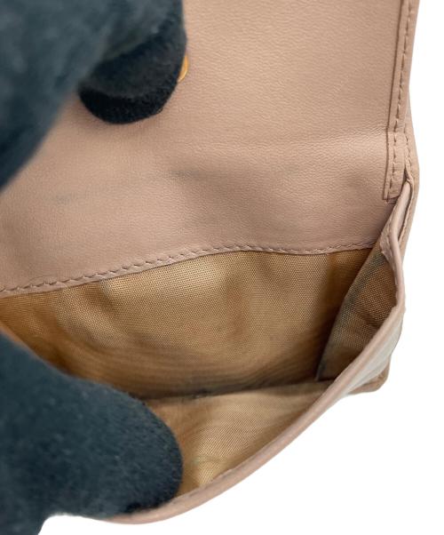 MIU MIU（ミュウミュウ）MIU MIU (ミュウミュウ) 2つ折り財布 ピンクの古着・服飾アイテム