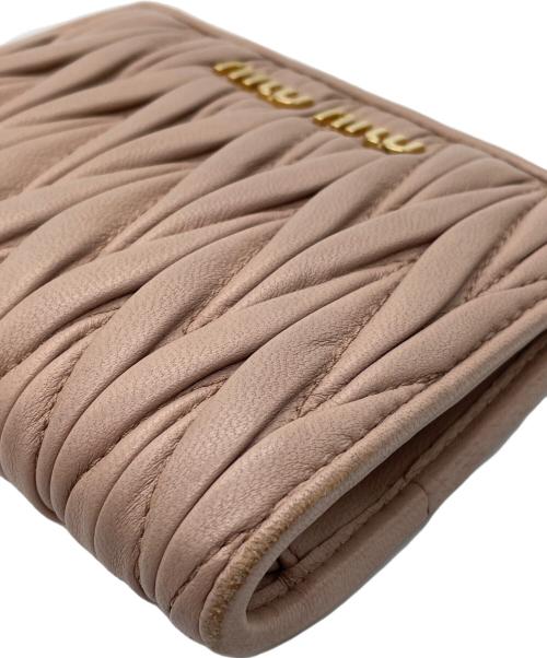 MIU MIU（ミュウミュウ）MIU MIU (ミュウミュウ) 2つ折り財布 ピンクの古着・服飾アイテム