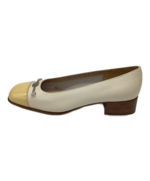 Salvatore Ferragamo（サルヴァトーレ フェラガモ）Salvatore Ferragamo (サルヴァトーレ フェラガモ) パンプス アイボリー×イエロー サイズ:25cmの古着・服飾アイテム