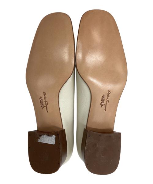 Salvatore Ferragamo（サルヴァトーレ フェラガモ）Salvatore Ferragamo (サルヴァトーレ フェラガモ) パンプス アイボリー×イエロー サイズ:25cmの古着・服飾アイテム