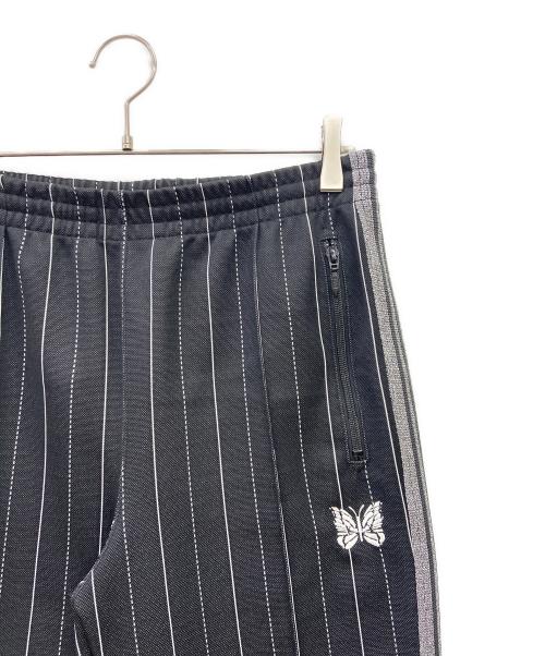 Needles（ニードルズ）Needles (ニードルズ) CITYSHOP (シティショップ) NARROW TRACK パンツ ブラック×シルバー サイズ:Sの古着・服飾アイテム