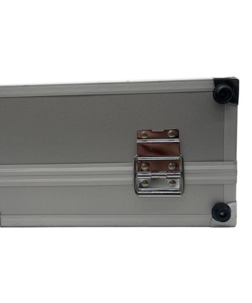 TOYGER（TOYGER）TOYGER (TOYGER) アタッシュケース シルバーの古着・服飾アイテム