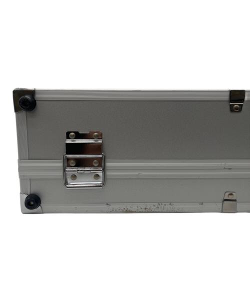 TOYGER（TOYGER）TOYGER (TOYGER) アタッシュケース シルバーの古着・服飾アイテム