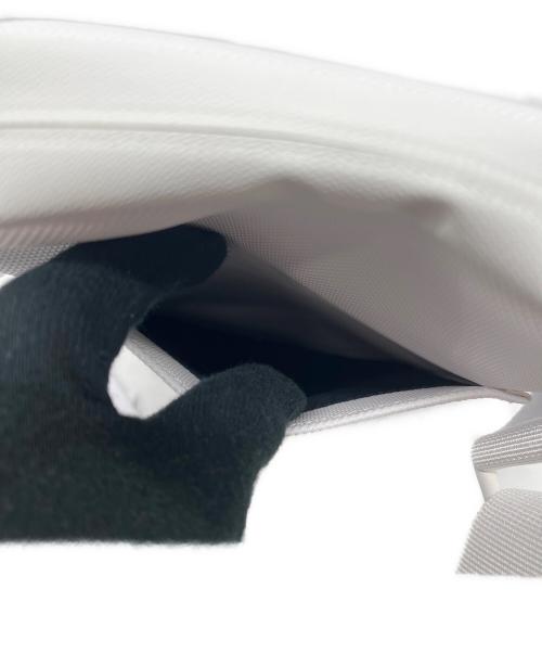 LACOSTE（ラコステ）LACOSTE (ラコステ) プチピケスモールクロスオーバーバッグ ホワイト 未使用品の古着・服飾アイテム