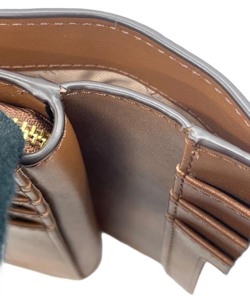 MICHAEL KORS（マイケル・コース）MICHAEL KORS (マイケルコース) ビルフォールド ジップ コンパクトウォレット ミディアム ベージュ×ブラウンの古着・服飾アイテム