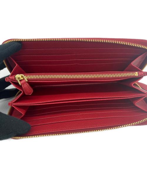 PRADA（プラダ）PRADA (プラダ) ラウンドファスナー財布 レッド×ゴールドの古着・服飾アイテム