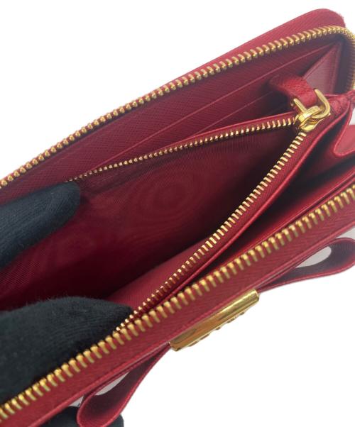 PRADA（プラダ）PRADA (プラダ) ラウンドファスナー財布 レッド×ゴールドの古着・服飾アイテム