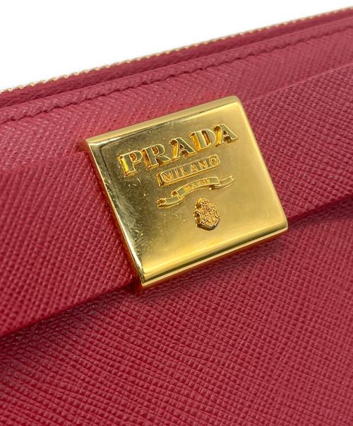 PRADA（プラダ）PRADA (プラダ) ラウンドファスナー財布 レッド×ゴールドの古着・服飾アイテム