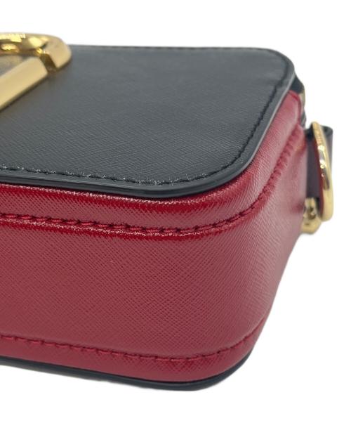 MARC JACOBS（マークジェイコブズ）MARC JACOBS (マークジェイコブス) ザスナップショットバッグ ブラック×ボルドーの古着・服飾アイテム