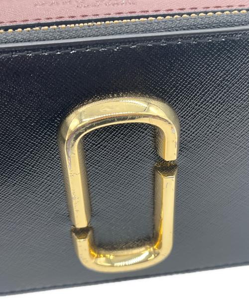 MARC JACOBS（マークジェイコブズ）MARC JACOBS (マークジェイコブス) ザスナップショットバッグ ブラック×ボルドーの古着・服飾アイテム