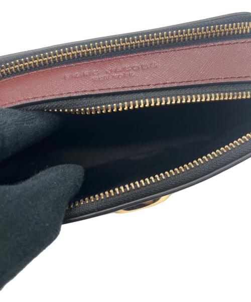 MARC JACOBS（マークジェイコブズ）MARC JACOBS (マークジェイコブス) ザスナップショットバッグ ブラック×ボルドーの古着・服飾アイテム