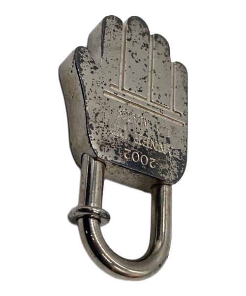 HERMES（エルメス）HERMES (エルメス) チャーム　ハンドカデナ2002 シルバーカラーの古着・服飾アイテム