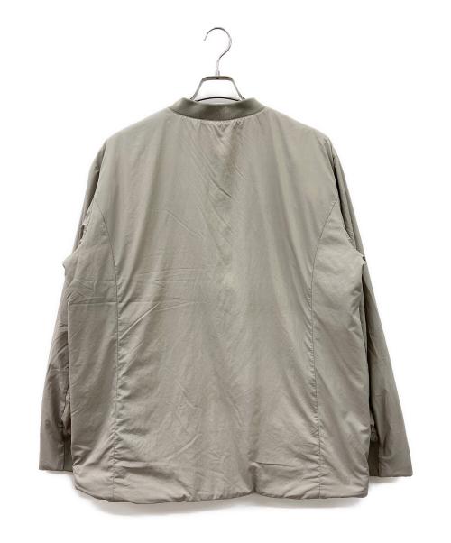 NANGA（ナンガ）NANGA (ナンガ) ノーカラーソフトダウンカーディガン ベージュ×オリーブ サイズ:Lの古着・服飾アイテム