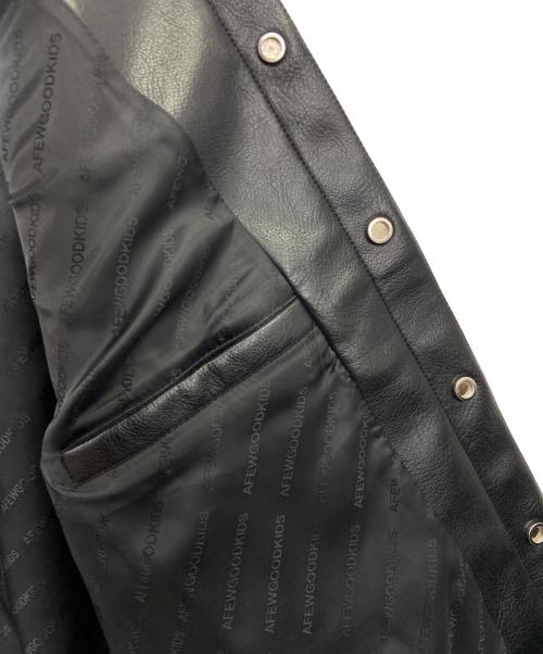 A FEW GOOD KIDS（アフューグッドキッズ）A FEW GOOD KIDS (アフューグッドキッズ) フェイクレザースタジャン ブラック×イエロー サイズ:Mの古着・服飾アイテム