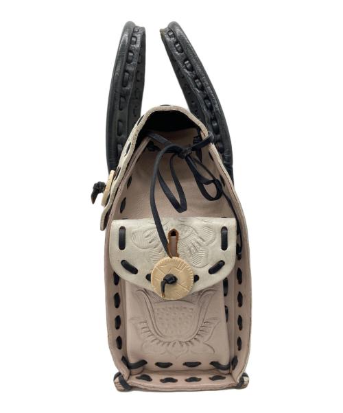 Carving Tribes（カービングトライブス）Carving Tribes (カービングトライブス) ハンドバッグ ピンク×ホワイトの古着・服飾アイテム