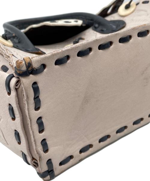 Carving Tribes（カービングトライブス）Carving Tribes (カービングトライブス) ハンドバッグ ピンク×ホワイトの古着・服飾アイテム