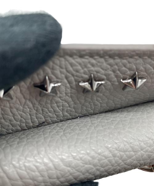 JIMMY CHOO（ジミーチュウ）JIMMY CHOO (ジミーチュウ) PEGASI PHONE CASE グレーの古着・服飾アイテム