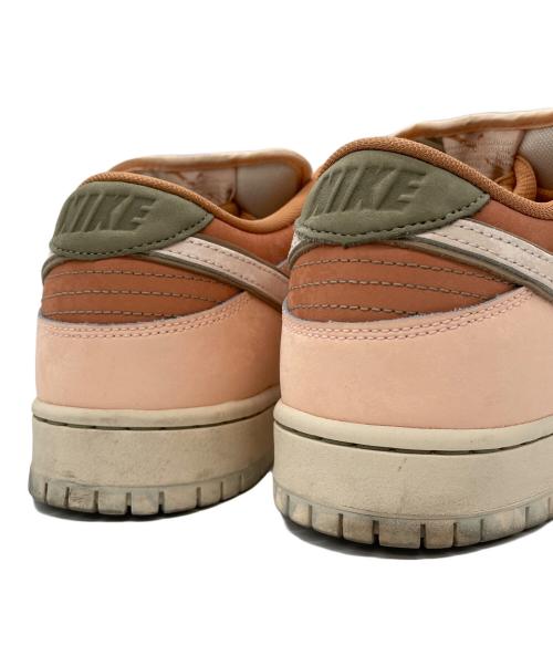 NIKE（ナイキ）NIKE (ナイキ) スニーカー ベージュ×ピンク サイズ:28cmの古着・服飾アイテム