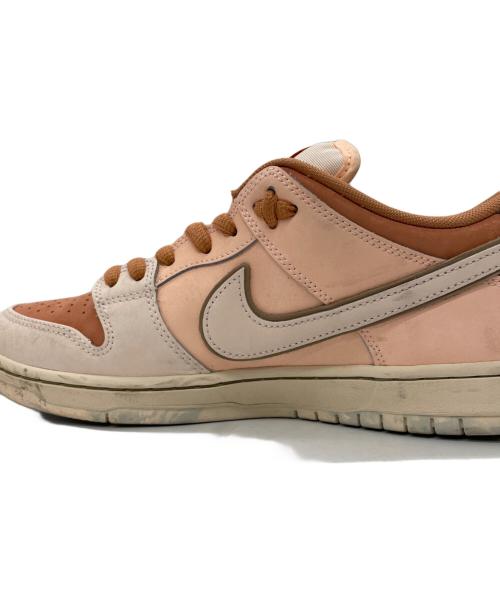 NIKE（ナイキ）NIKE (ナイキ) スニーカー ベージュ×ピンク サイズ:28cmの古着・服飾アイテム