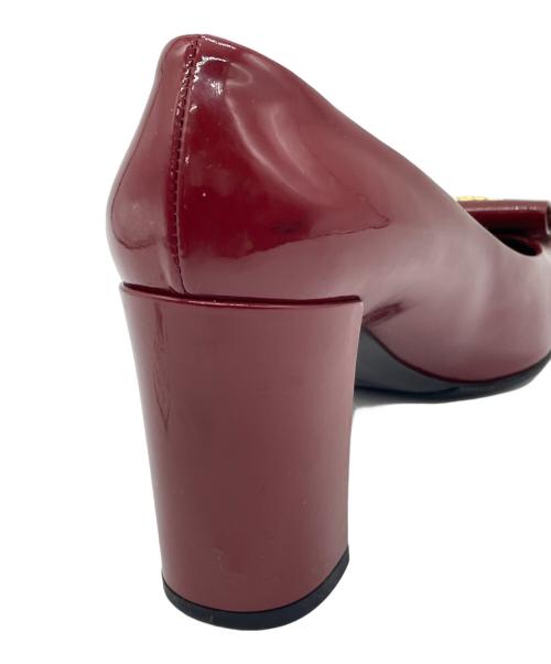 LOUIS VUITTON（ルイ ヴィトン）LOUIS VUITTON (ルイ ヴィトン) エナメルパンプス レッド×ゴールド サイズ:37 1/2の古着・服飾アイテム