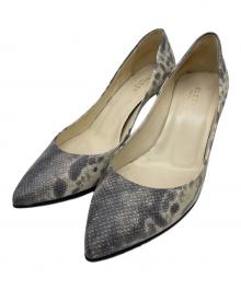 GUCCI（グッチ）の古着「エンボスヒールパンプス」｜ホワイト×グレー