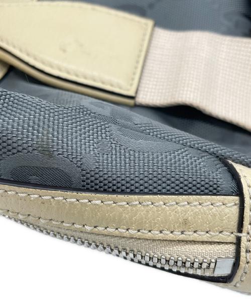 GUCCI（グッチ）GUCCI (グッチ) オフザグリッド ボディバッグ グレー×ベージュの古着・服飾アイテム