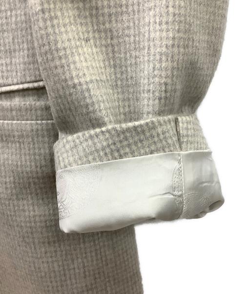 GIANNI VERSACE（ジャンニ・ヴェルサーチ）GIANNI VERSACE (ジャンニ・ヴェルサーチ) GIANNI VERSACE　2Bジャケット　裏地メデューサ イタリア製 90s ベージュ×グレー サイズ:52の古着・服飾アイテム