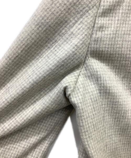 GIANNI VERSACE（ジャンニ・ヴェルサーチ）GIANNI VERSACE (ジャンニ・ヴェルサーチ) GIANNI VERSACE　2Bジャケット　裏地メデューサ イタリア製 90s ベージュ×グレー サイズ:52の古着・服飾アイテム