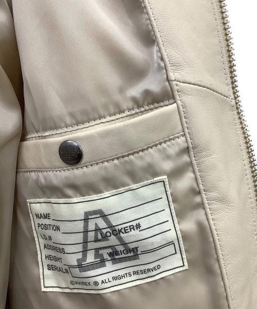 AVIREX（アヴィレックス）AVIREX (アヴィレックス) AVIREX　ライトシネチャーバーシティジャケット　レザージャケット アイボリー サイズ:Sの古着・服飾アイテム