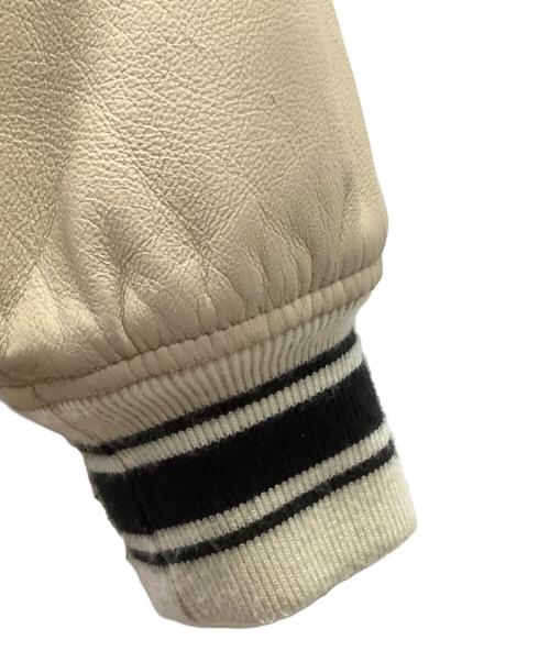 AVIREX（アヴィレックス）AVIREX (アヴィレックス) AVIREX　ライトシネチャーバーシティジャケット　レザージャケット アイボリー サイズ:Sの古着・服飾アイテム