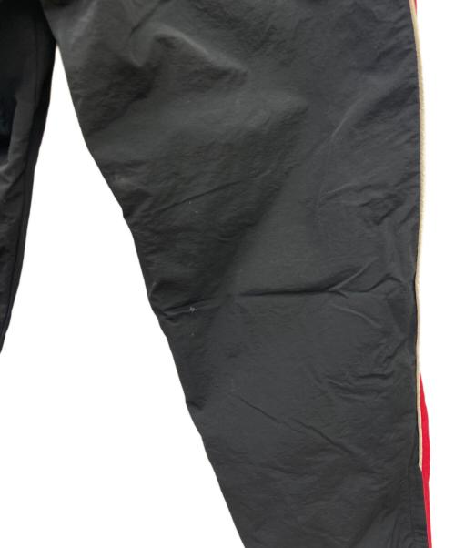 FUBU（フブ）FUBU (フブ) ナイロンパンツ レッド×ブラック サイズ:ｌの古着・服飾アイテム