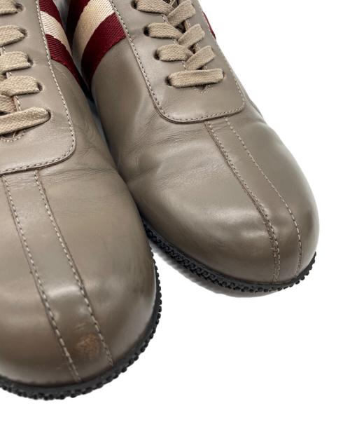 BALLY（バリー）BALLY (バリー) BALLY  FRENZ-NU-RA  レザースニーカー ベージュ×レッド サイズ:10 1/2の古着・服飾アイテム
